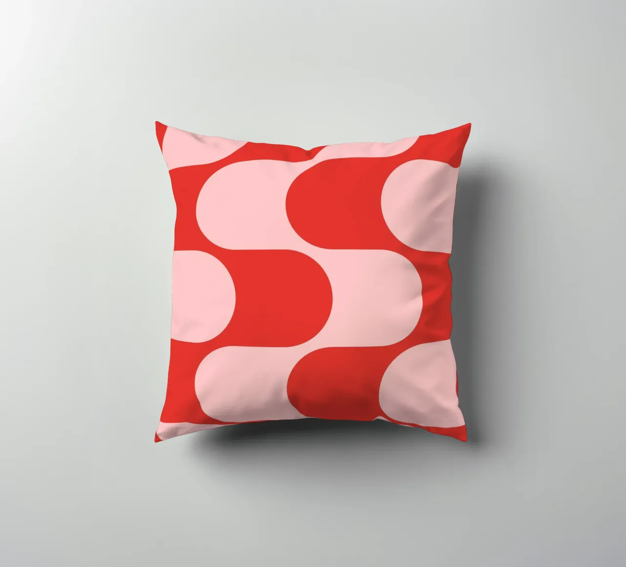 Retro Vibes | Pink & Red 70s-Inspired Art Print cuscino da PrintCessStudio