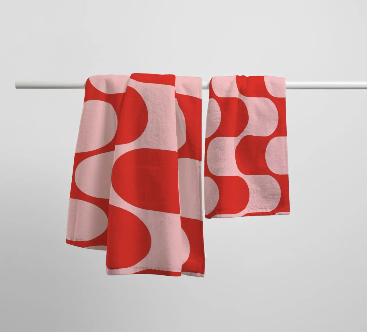 Retro Vibes | Pink & Red 70s-Inspired Art Print asciugamano da bagno da PrintCessStudio