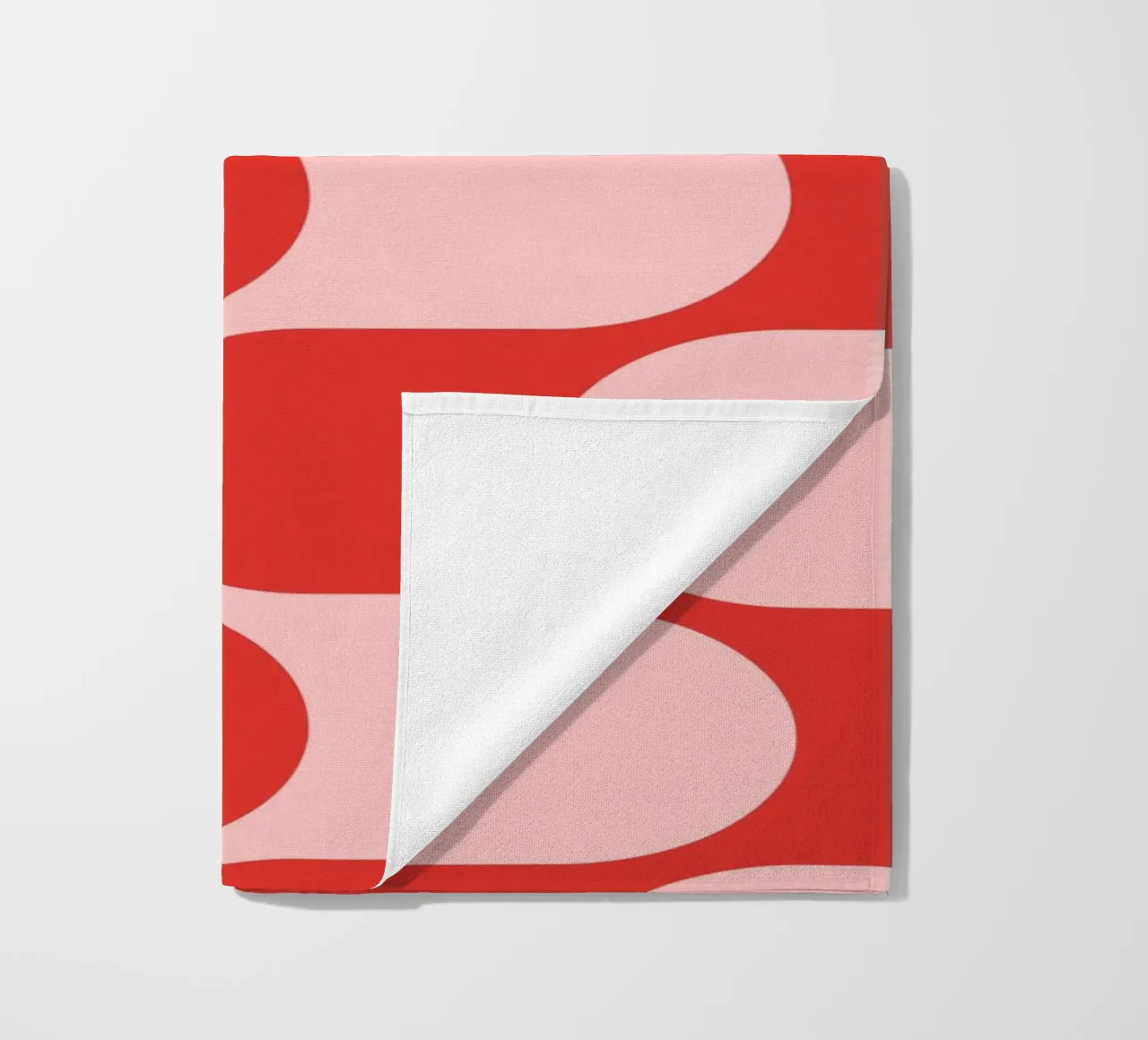 Retro Vibes | Pink & Red 70s-Inspired Art Print strandhanddoek van PrintCessStudio
