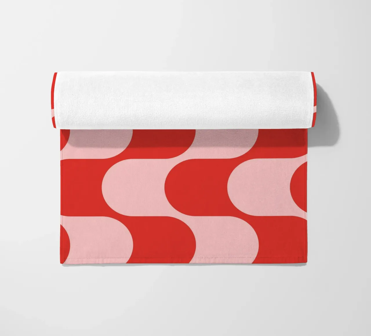 Retro Vibes | Pink & Red 70s-Inspired Art Print telo mare da PrintCessStudio