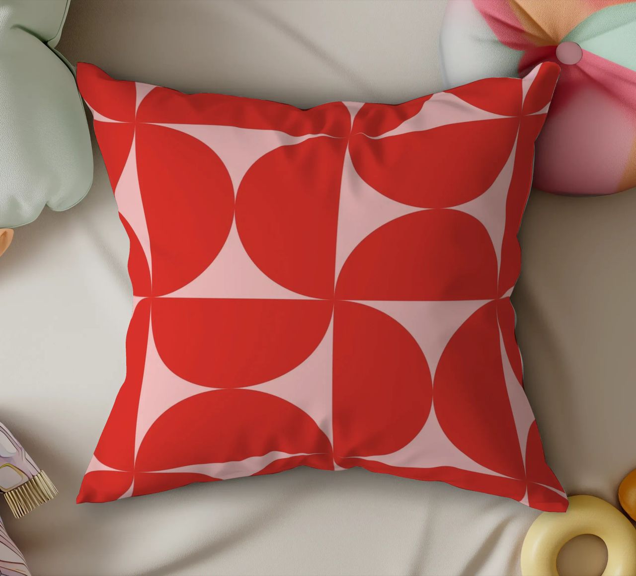 Sharp Shapes | Bold Pink & Red 70s-Inspired Art Print cuscino da PrintCessStudio