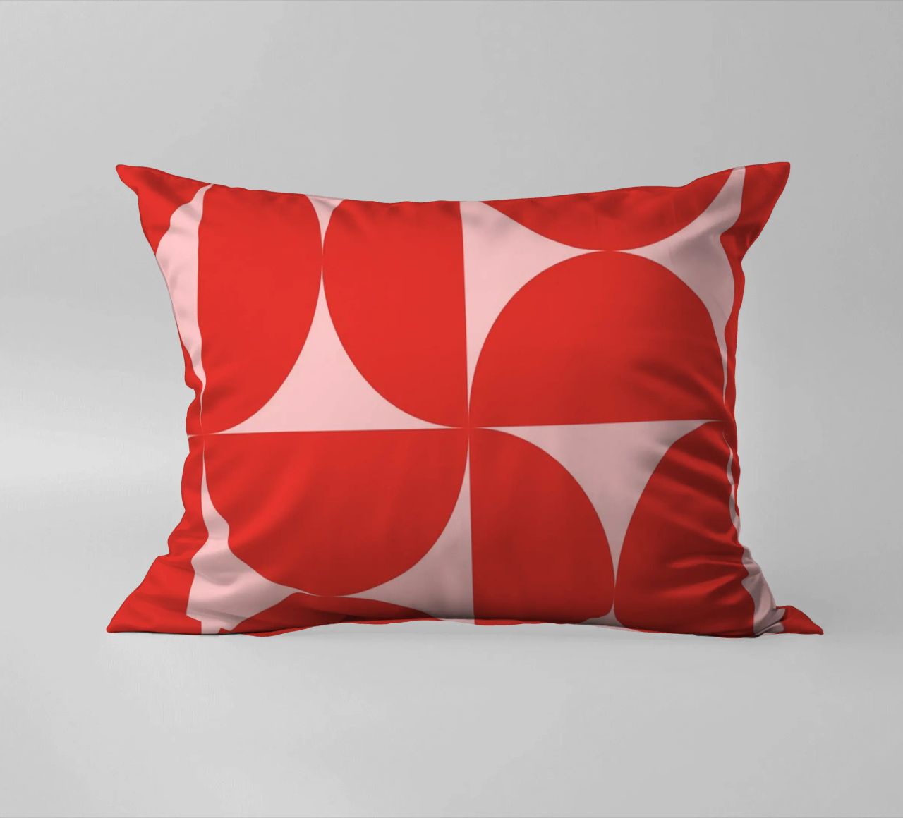 Sharp Shapes | Bold Pink & Red 70s-Inspired Art Print cuscino da PrintCessStudio