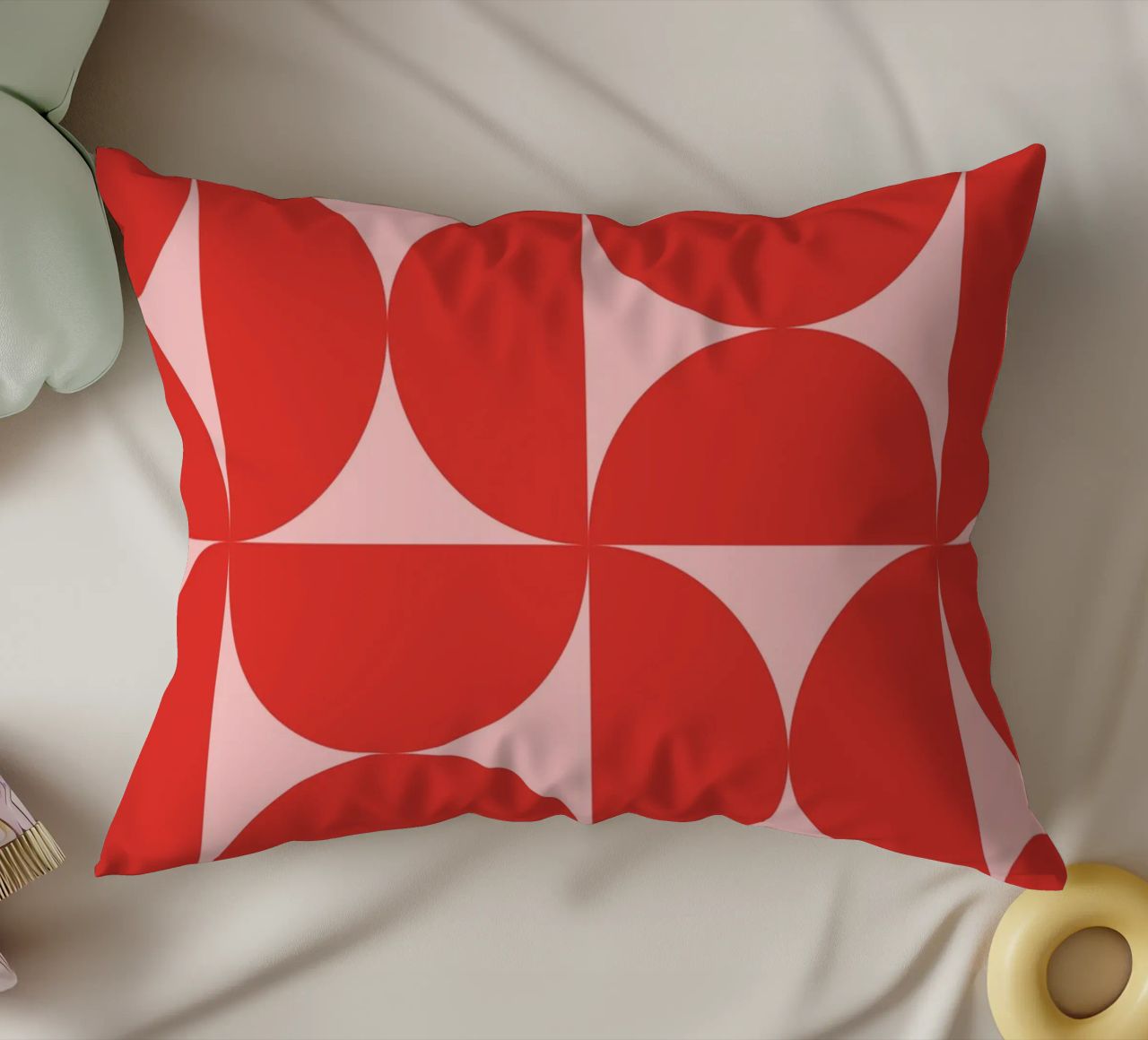 Sharp Shapes | Bold Pink & Red 70s-Inspired Art Print cuscino da PrintCessStudio