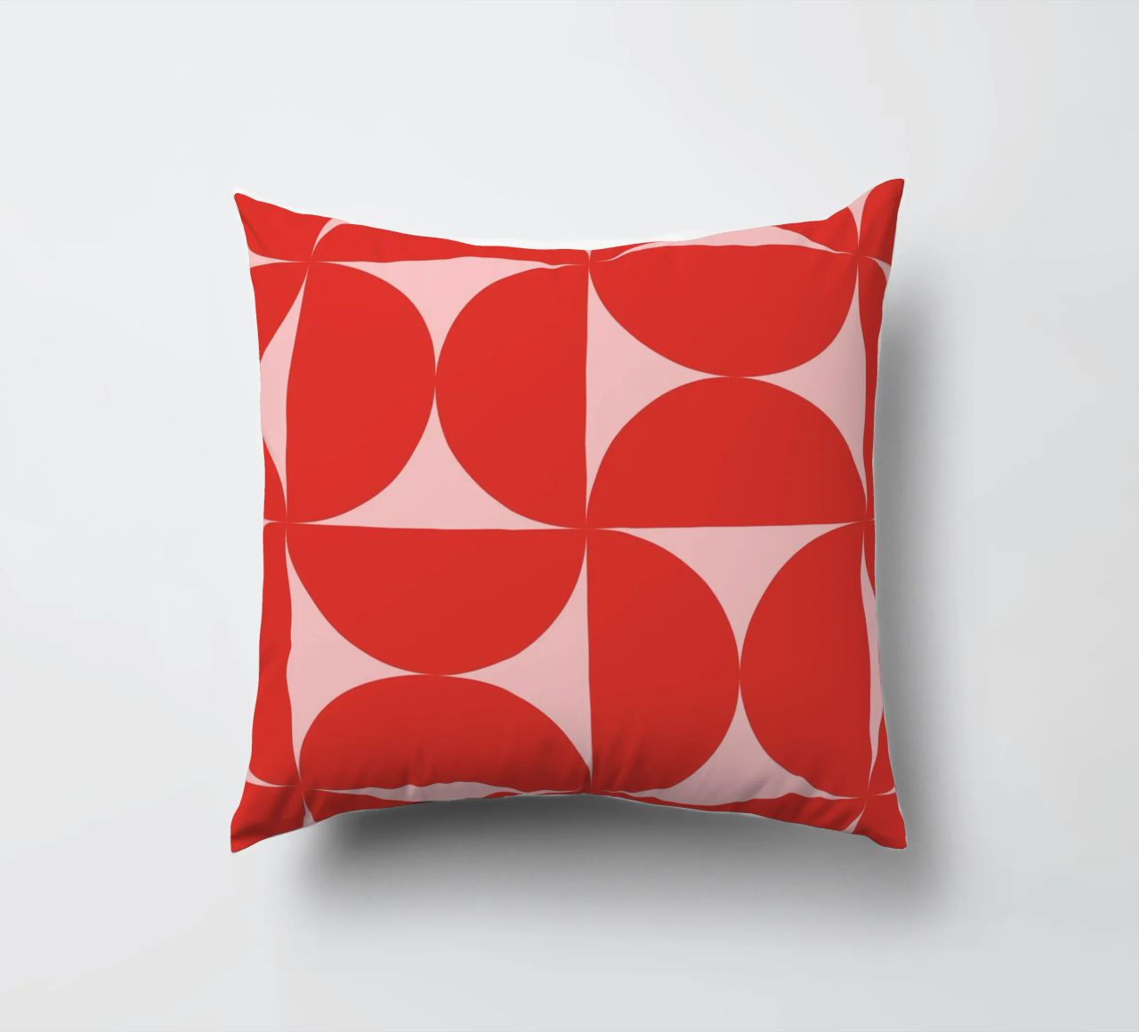 Sharp Shapes | Bold Pink & Red 70s-Inspired Art Print cuscino da PrintCessStudio