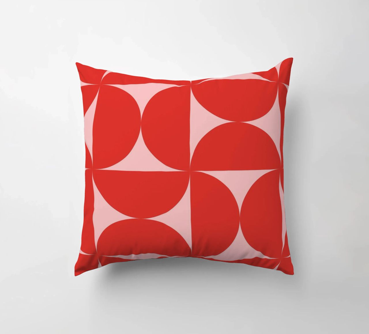 Sharp Shapes | Bold Pink & Red 70s-Inspired Art Print cuscino da PrintCessStudio