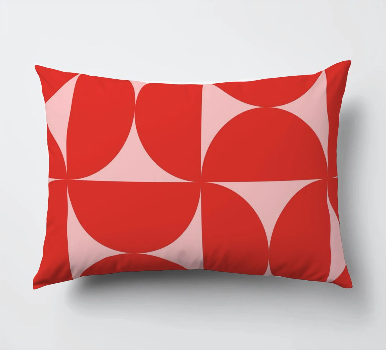 Sharp Shapes | Bold Pink & Red 70s-Inspired Art Print cuscino da PrintCessStudio