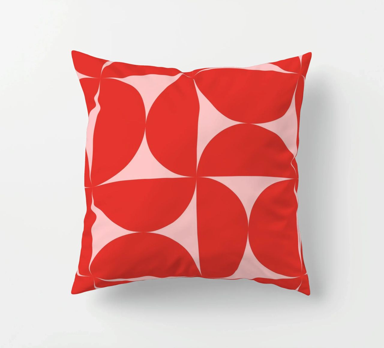 Sharp Shapes | Bold Pink & Red 70s-Inspired Art Print cuscino da PrintCessStudio