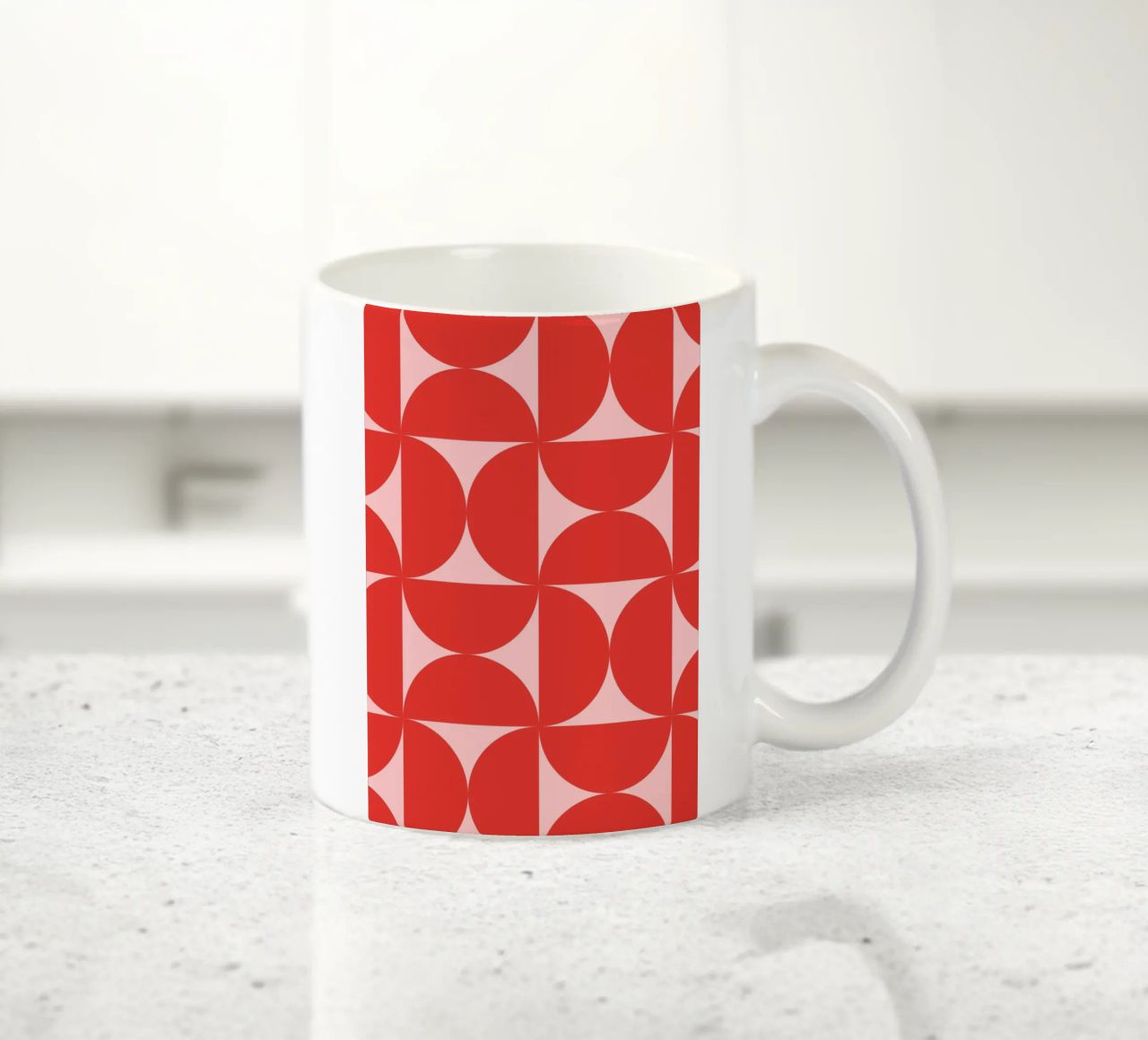 Sharp Shapes | Bold Pink & Red 70s-Inspired Art Print tazza in ceramica da PrintCessStudio