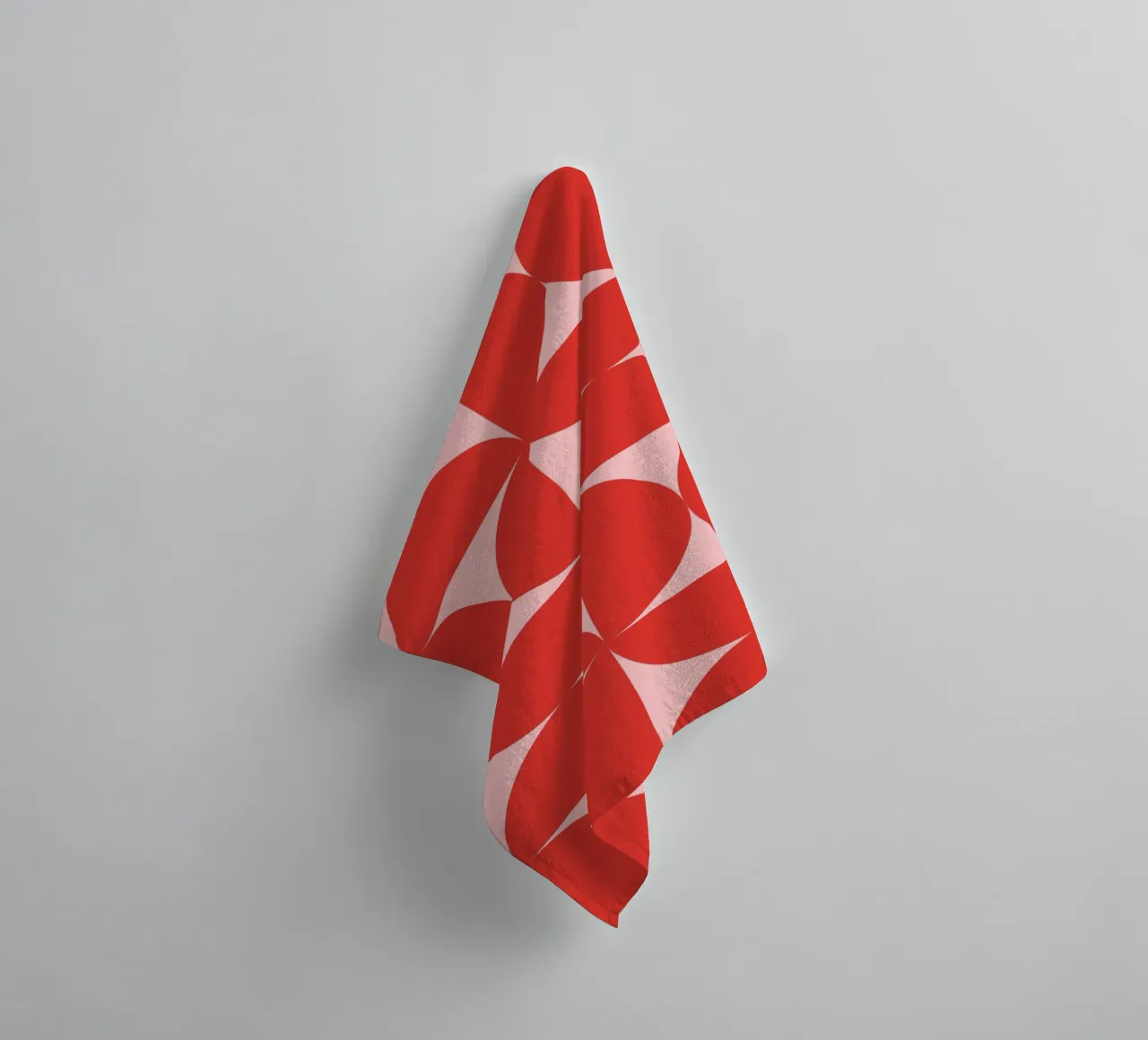 Sharp Shapes | Bold Pink & Red 70s-Inspired Art Print asciugamano da bagno da PrintCessStudio