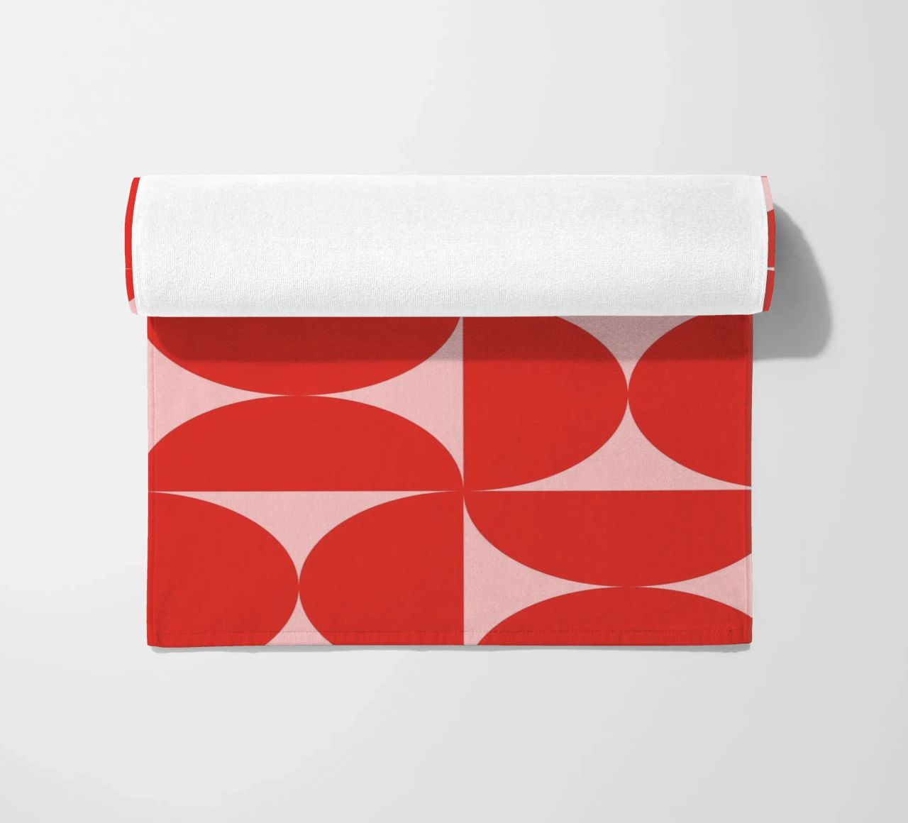 Sharp Shapes | Bold Pink & Red 70s-Inspired Art Print telo mare da PrintCessStudio