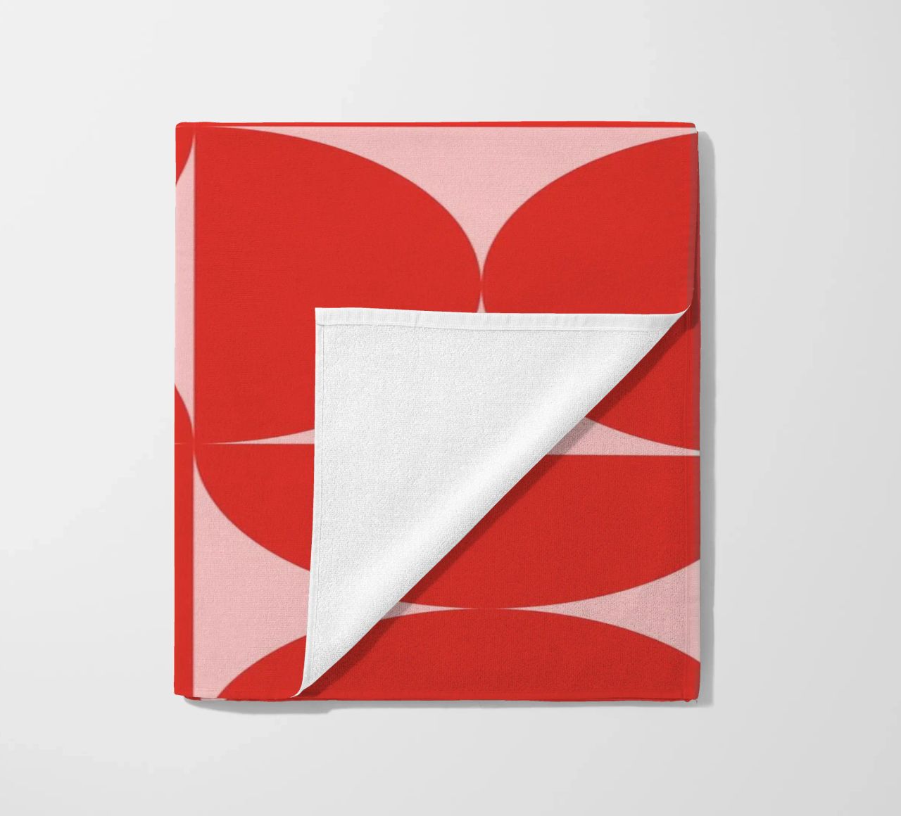 Sharp Shapes | Bold Pink & Red 70s-Inspired Art Print telo mare da PrintCessStudio