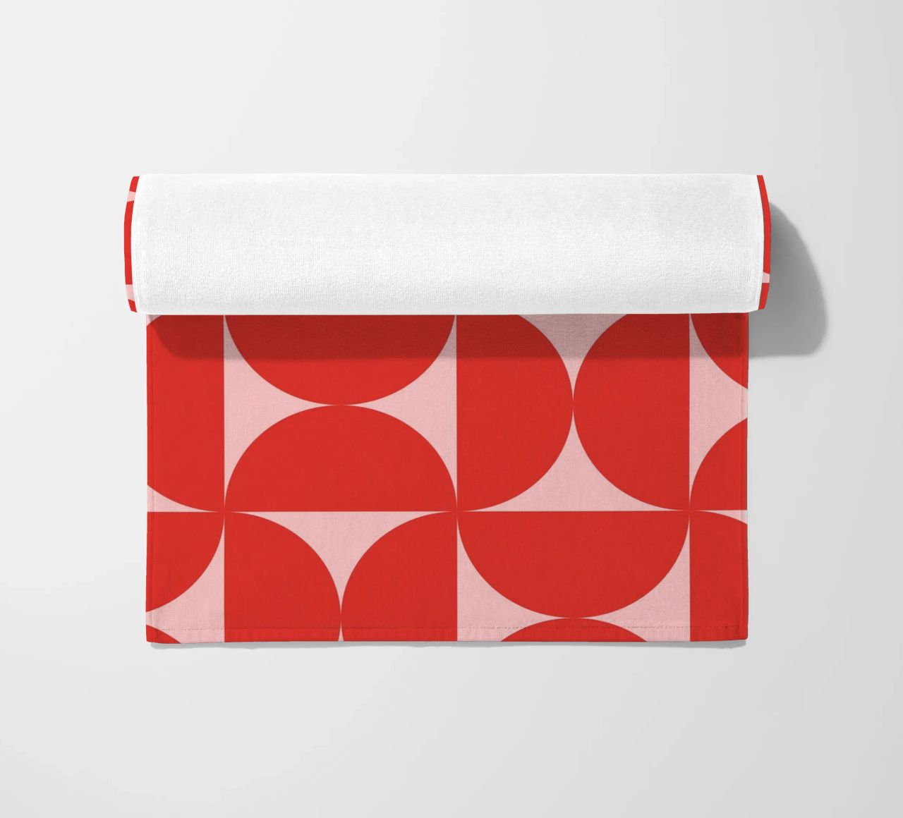 Sharp Shapes | Bold Pink & Red 70s-Inspired Art Print telo mare da PrintCessStudio