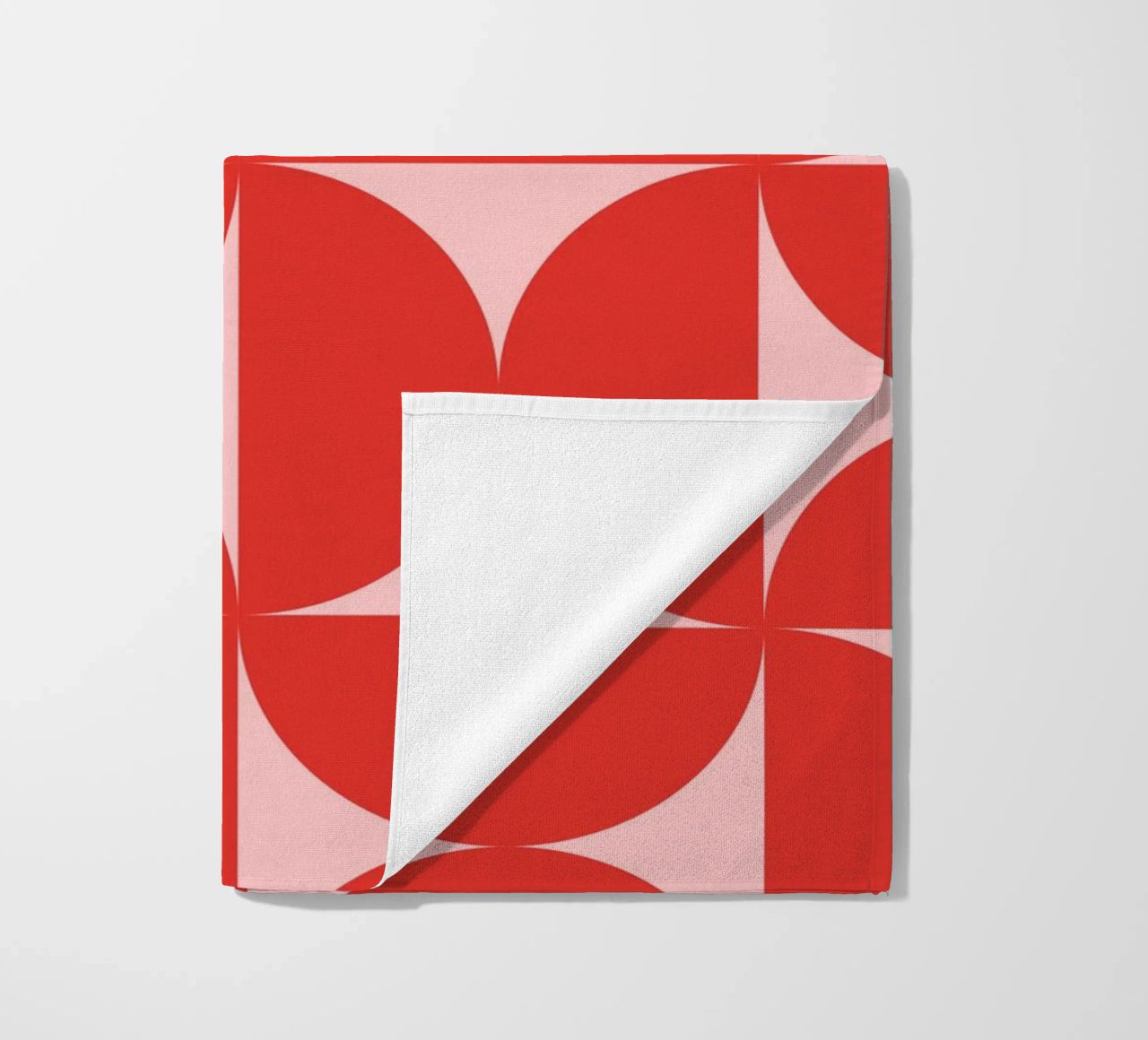 Sharp Shapes | Bold Pink & Red 70s-Inspired Art Print telo mare da PrintCessStudio