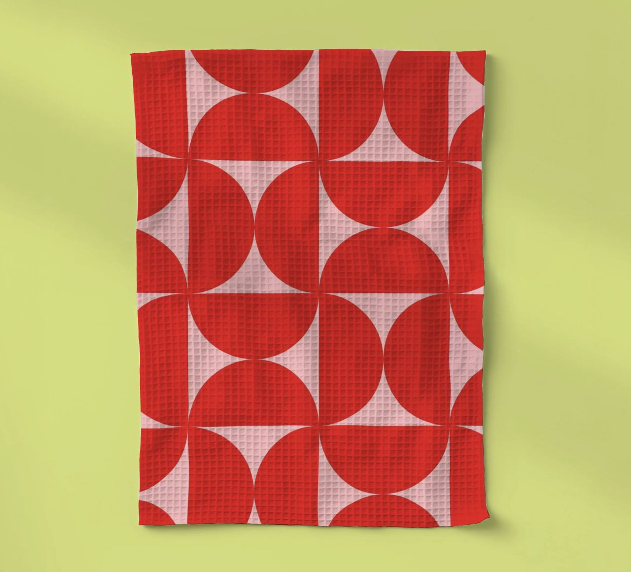 Sharp Shapes | Bold Pink & Red 70s-Inspired Art Print canovaccio da cucina da PrintCessStudio