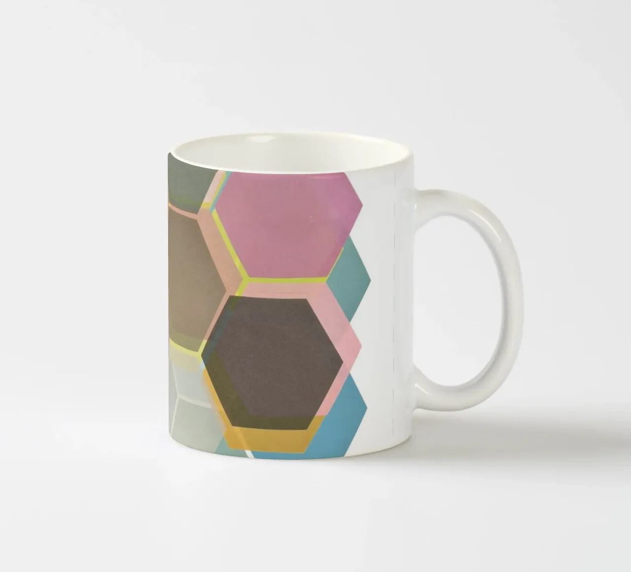 Nido d'ape a strati tazza in ceramica da Cassia Beck Collage