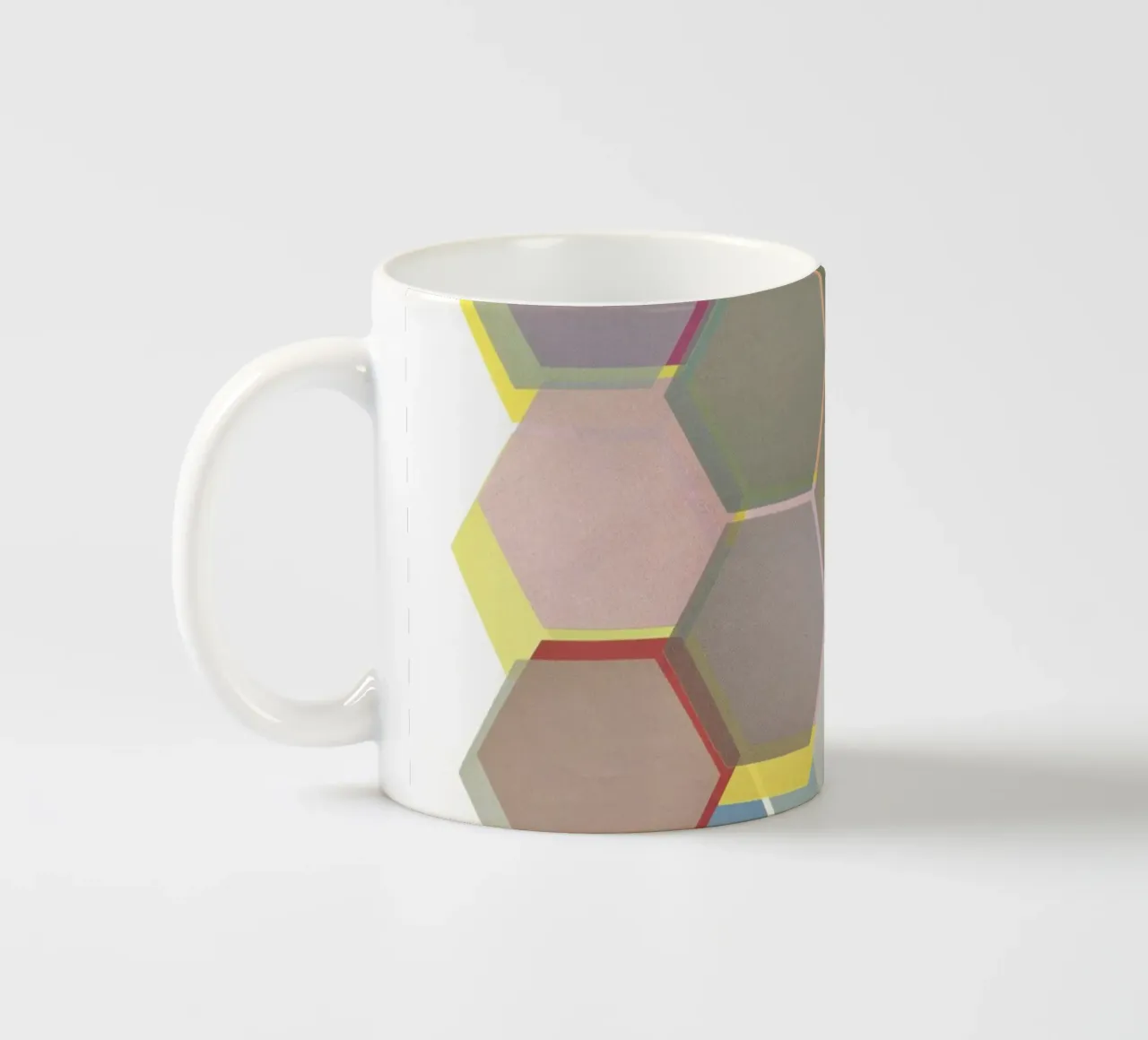 Nido d'ape a strati tazza in ceramica da Cassia Beck Collage