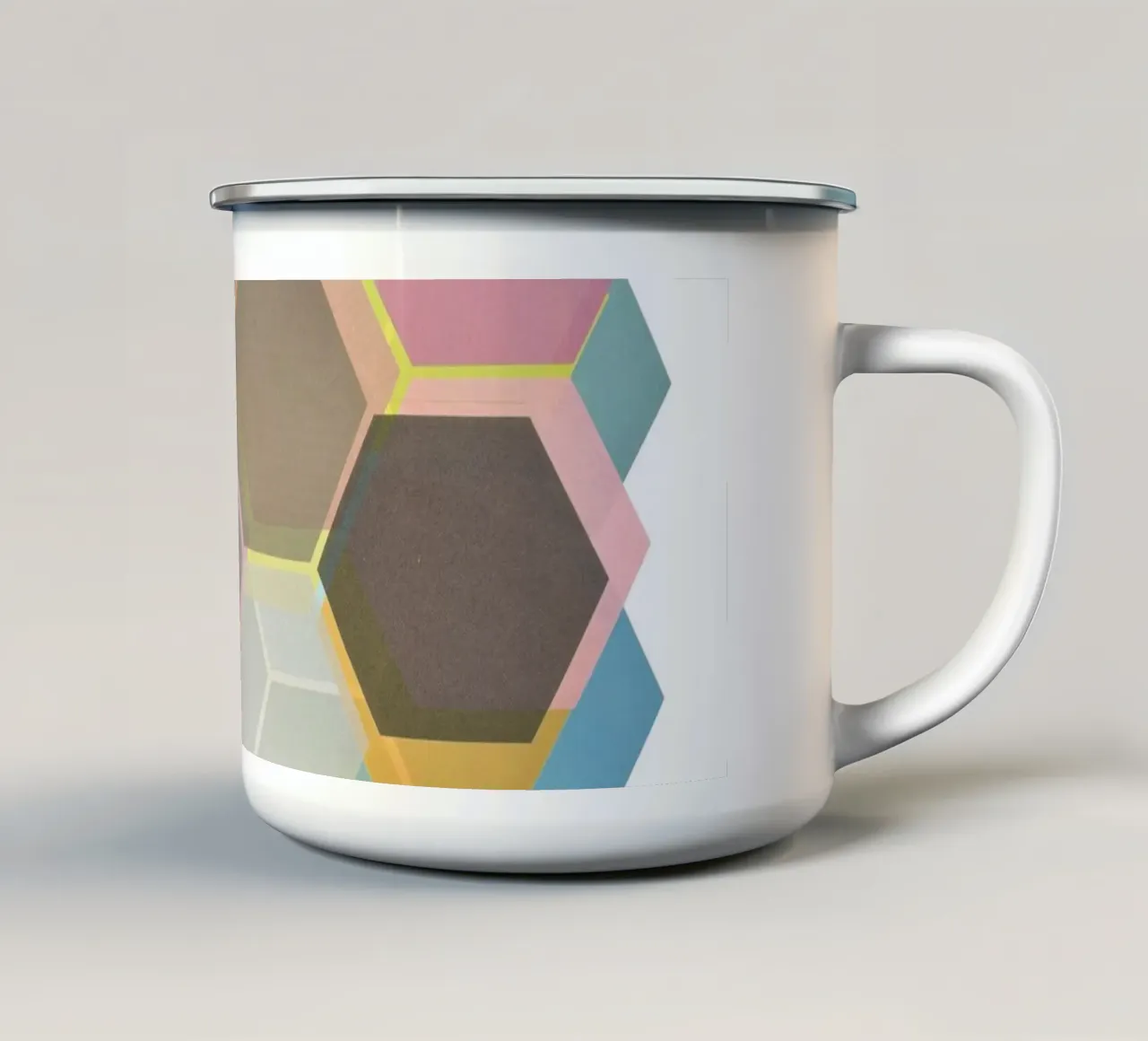 Nido d'ape a strati tazza in smalto da Cassia Beck Collage