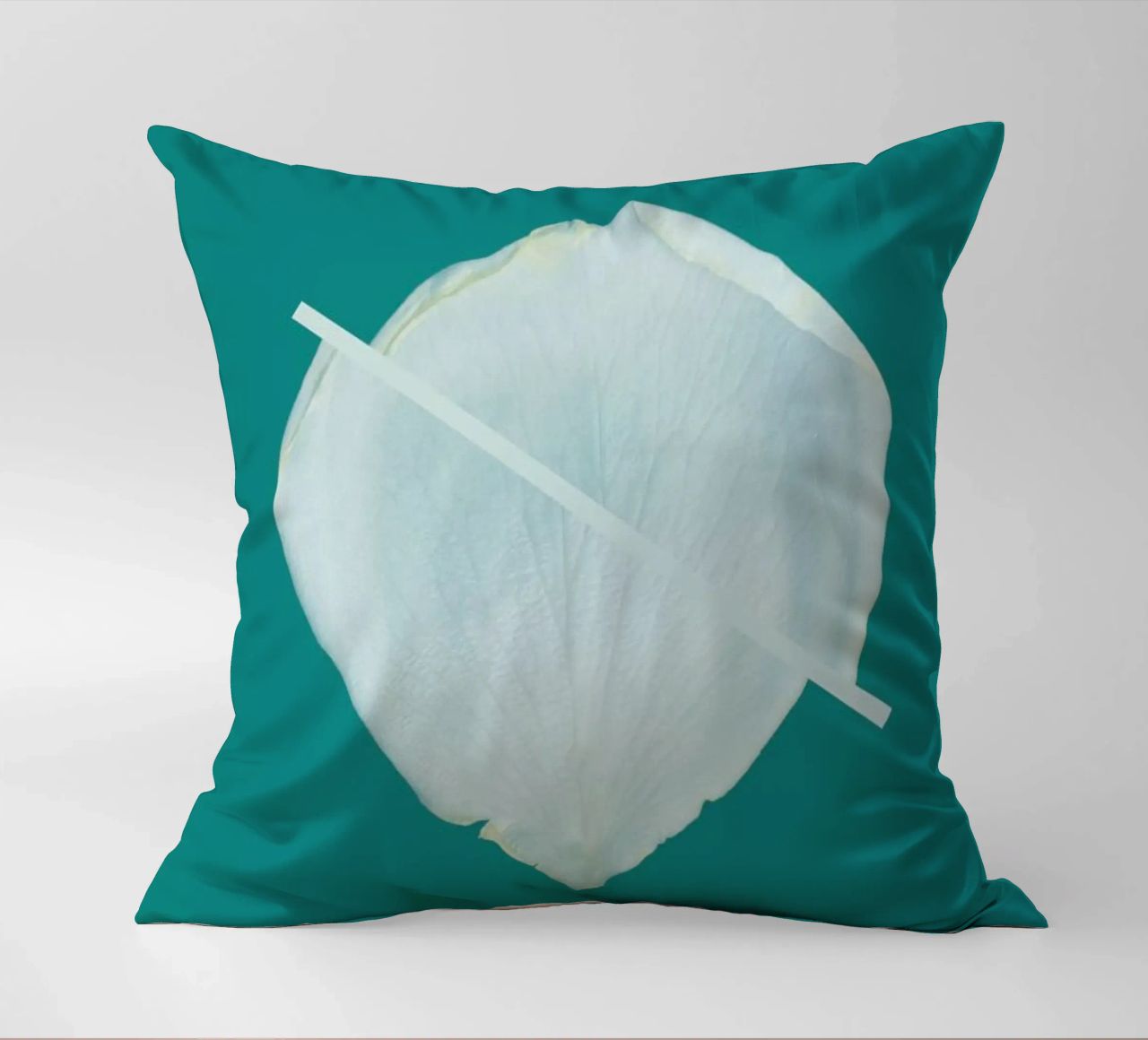 Petal Project No. 03 cuscino da Bryon S. White