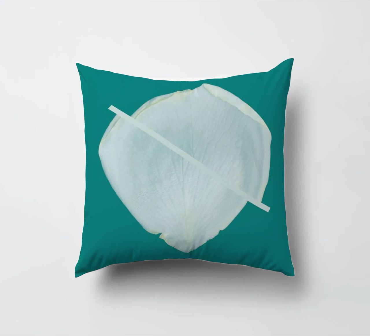 Petal Project No. 03 cuscino da Bryon S. White