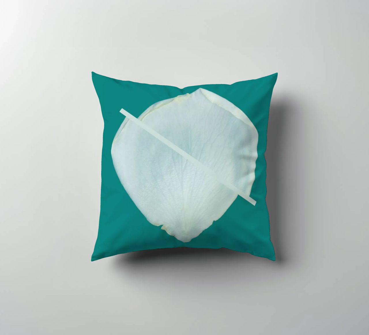 Petal Project No. 03 cuscino da Bryon S. White
