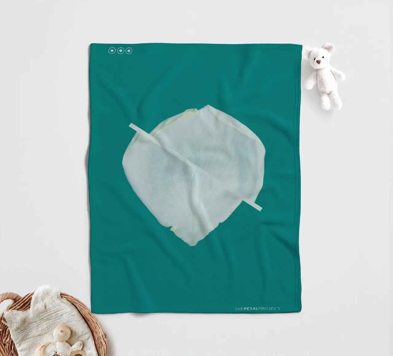 Petal Project No. 03 coperta in pile da Bryon S. White