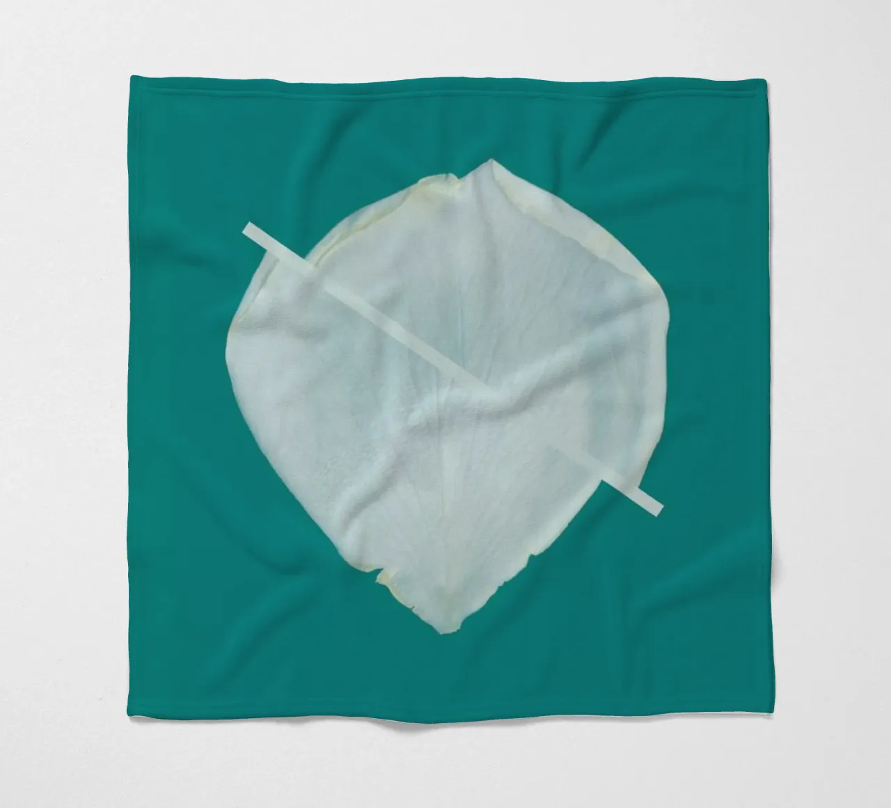 Petal Project No. 03 coperta in pile da Bryon S. White