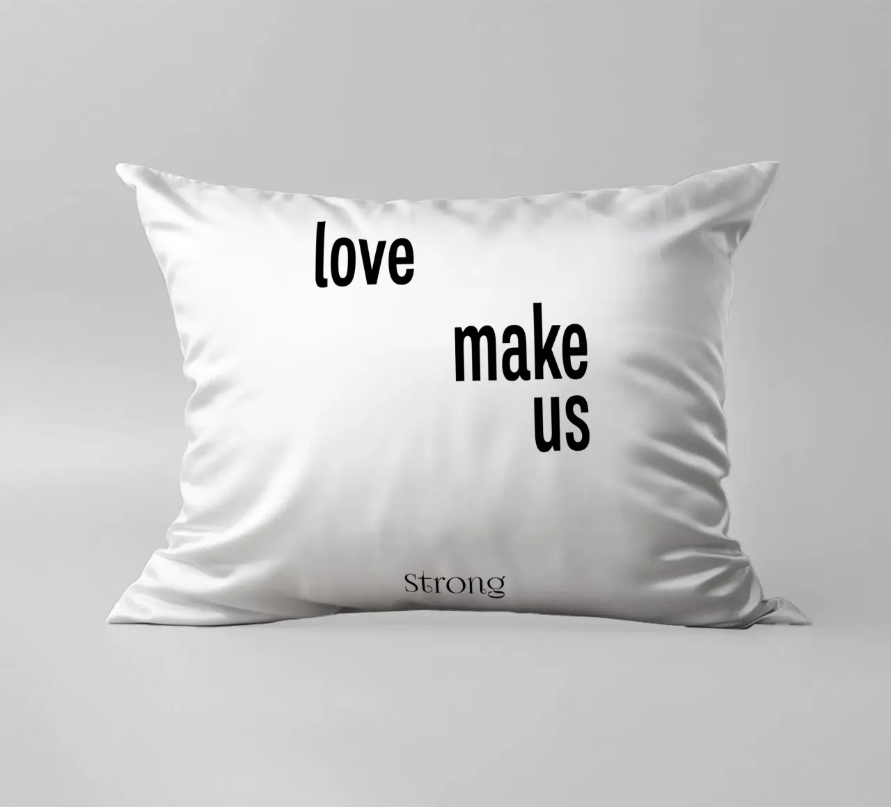 L'amore ci rende forti Tipografia cuscino da YV TYPOGRAPHY