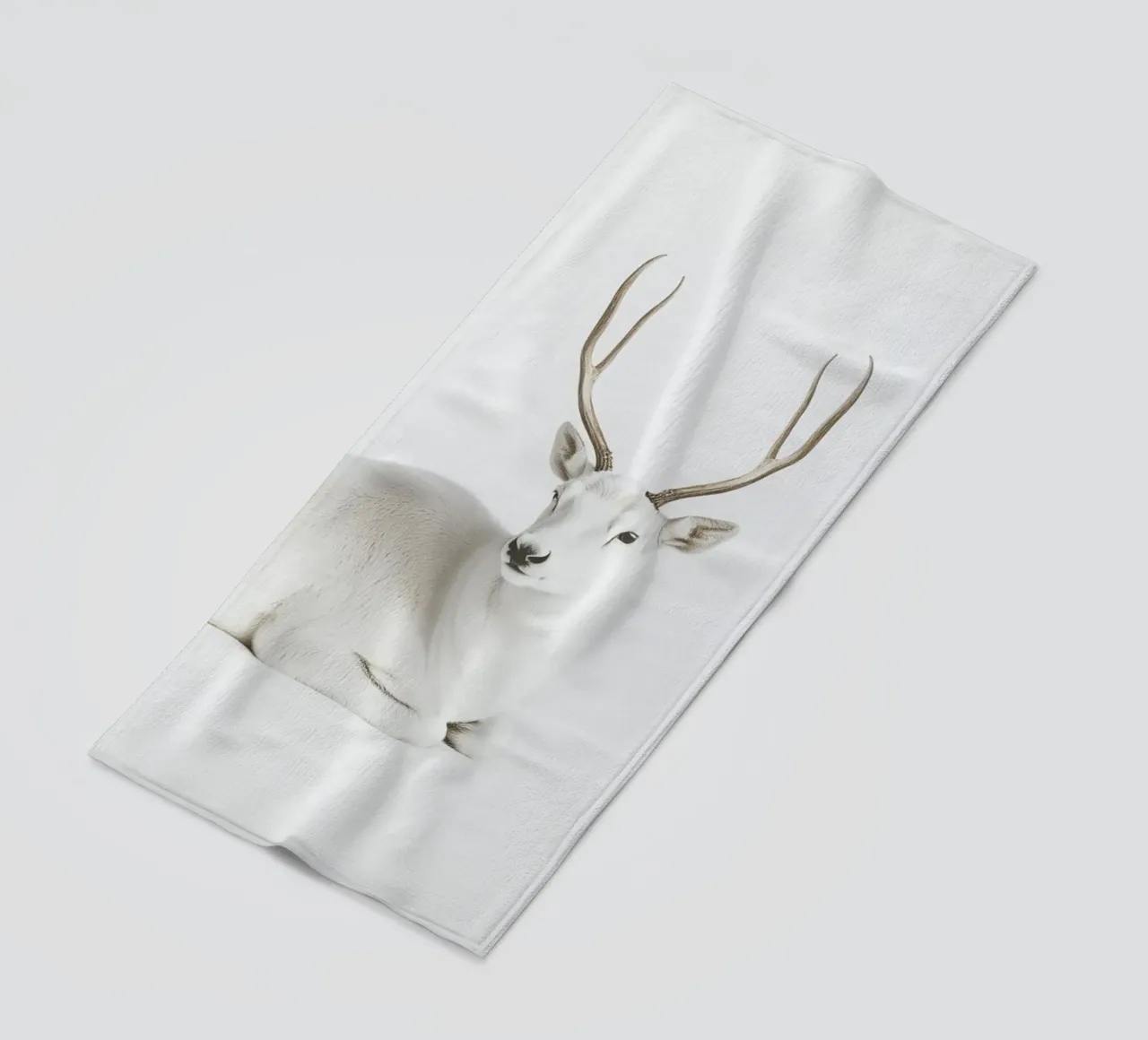 Elegante cervo bianco telo mare da Carinaprint