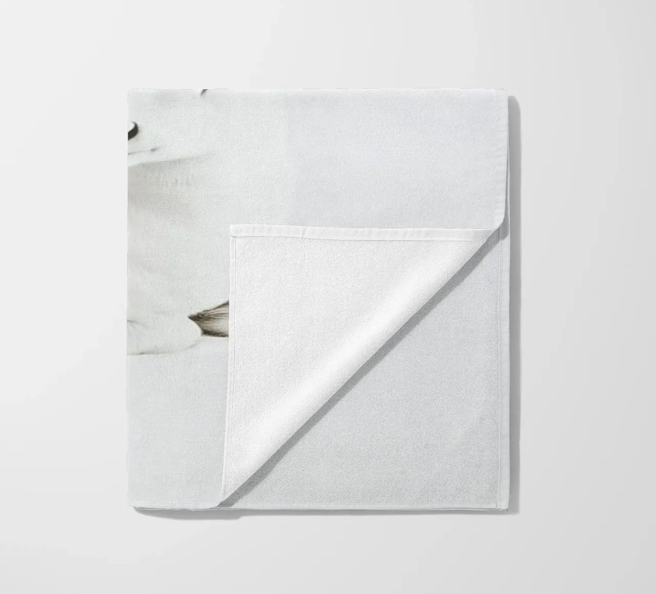 Elegante cervo bianco telo mare da Carinaprint