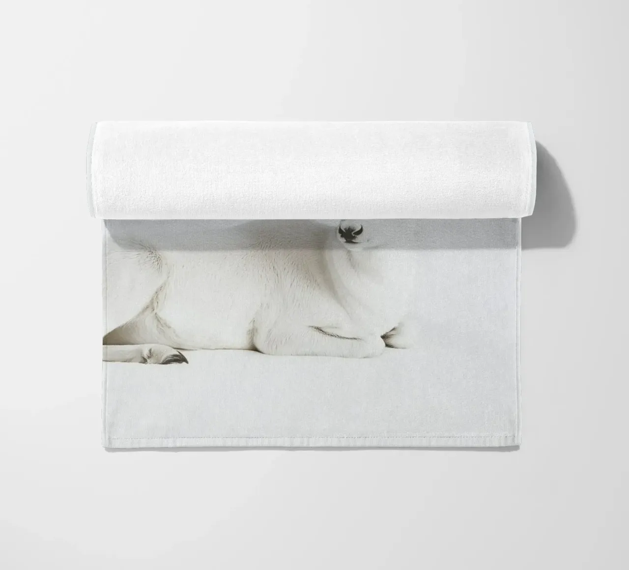 Elegante cervo bianco telo mare da Carinaprint