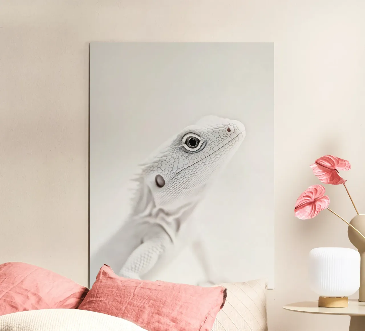 Elegante lucertola bianca poster con telaio in alluminio da Carinaprint