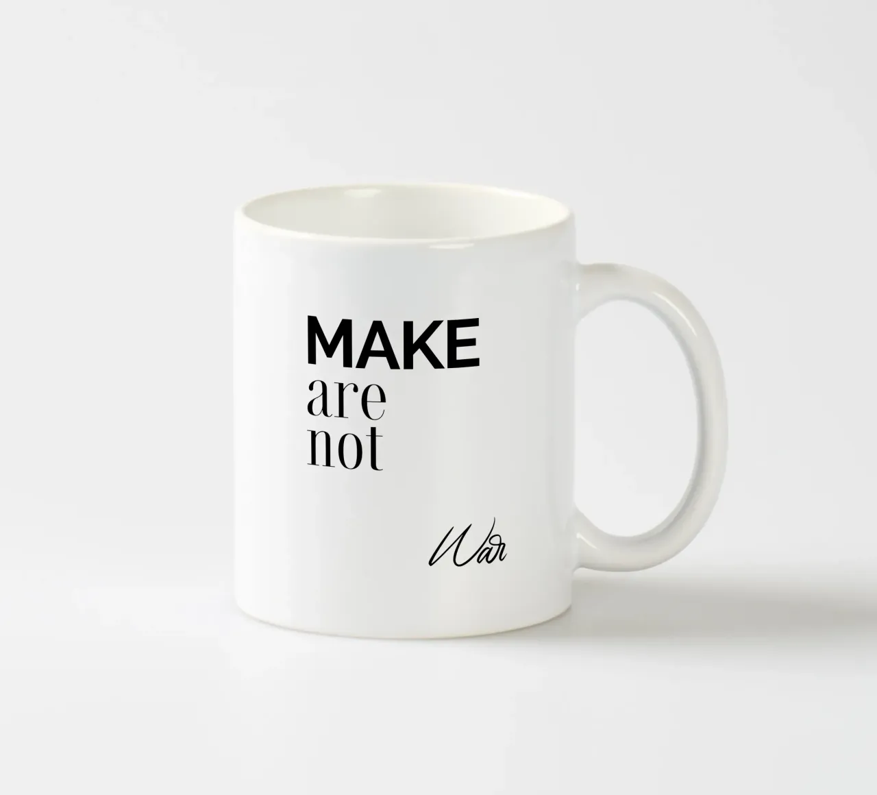 Fare non è guerra tazza in ceramica da YV TYPOGRAPHY