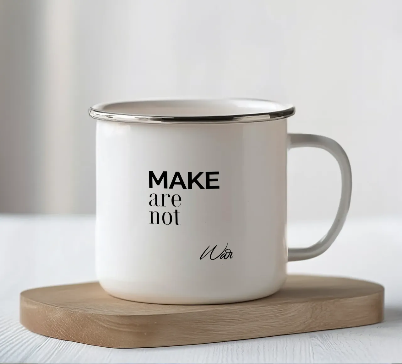 Fare non è guerra tazza in smalto da YV TYPOGRAPHY