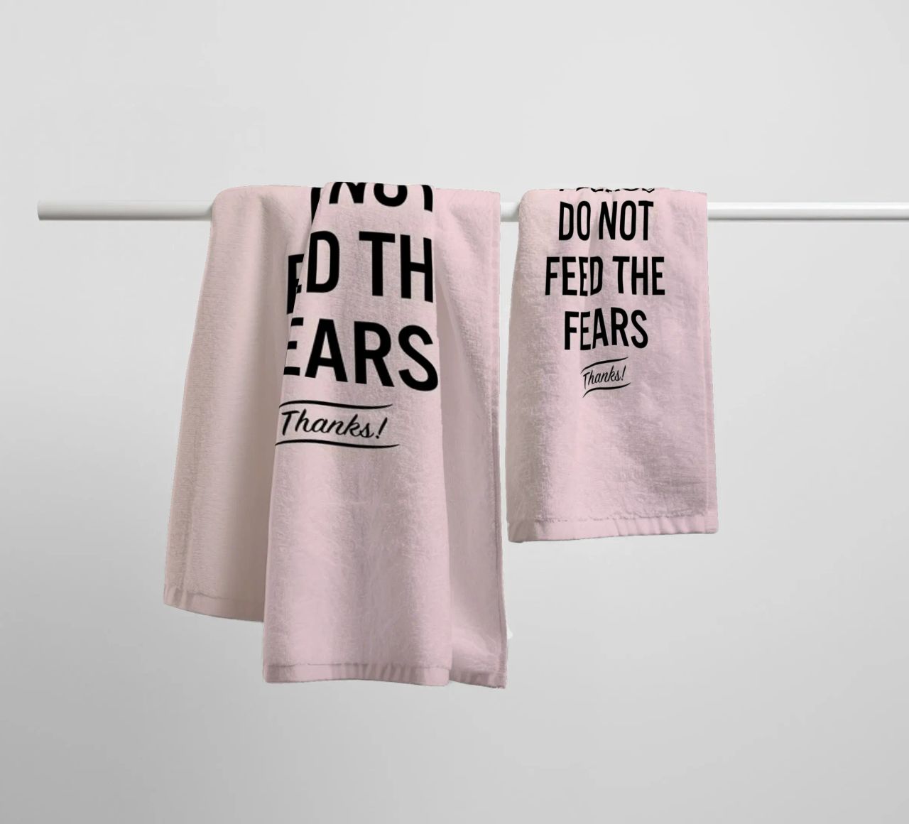 Please Do Not Feed The Fears Handtuch von LeDieg