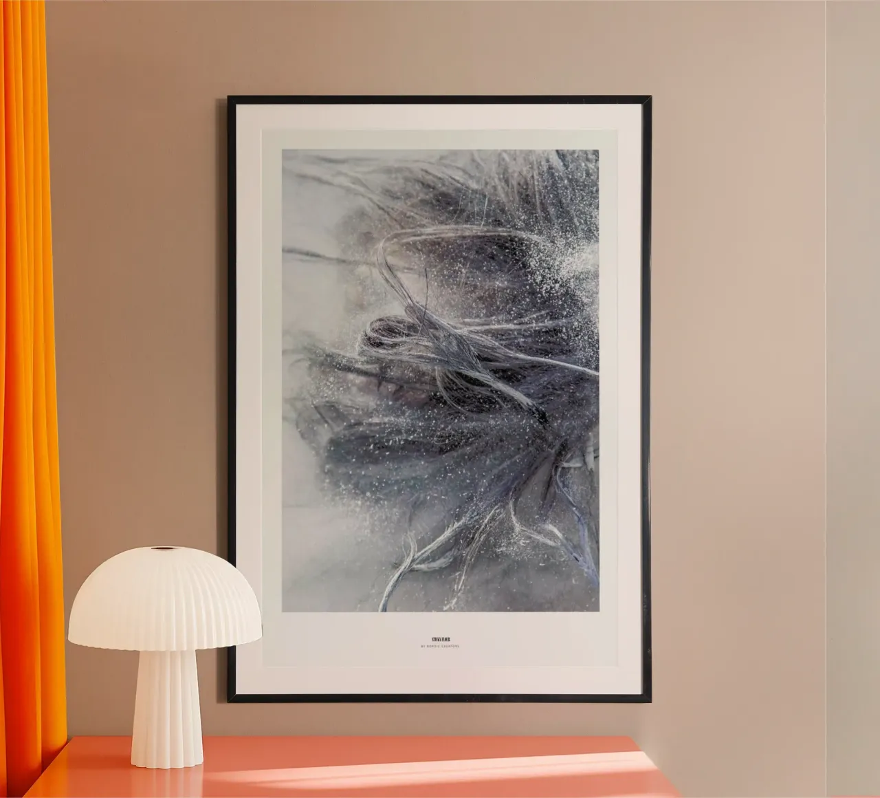 Flour poster con telaio in legno da Nordic Creators