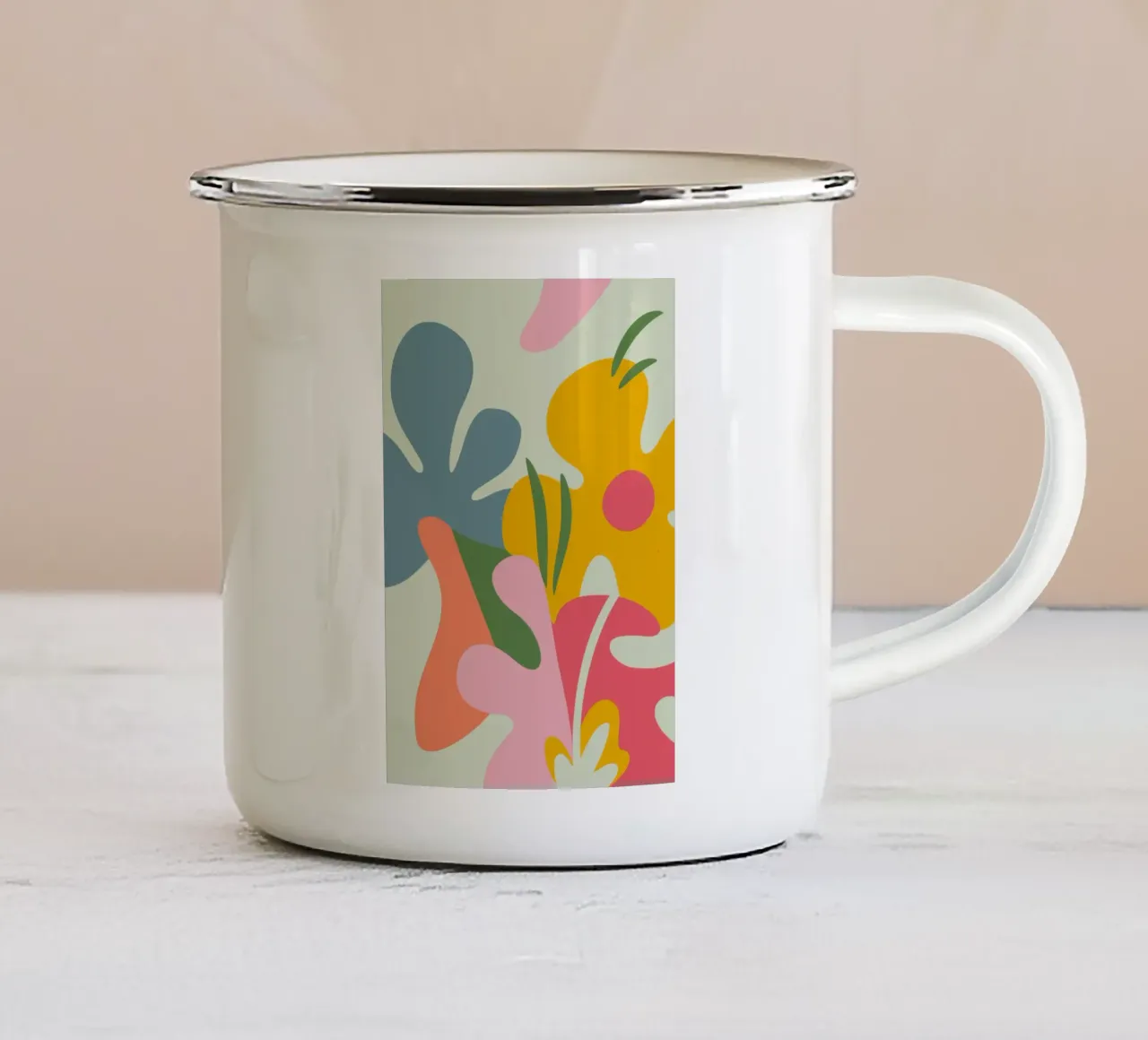 Forme fluide tazza in smalto da Artie Shifa