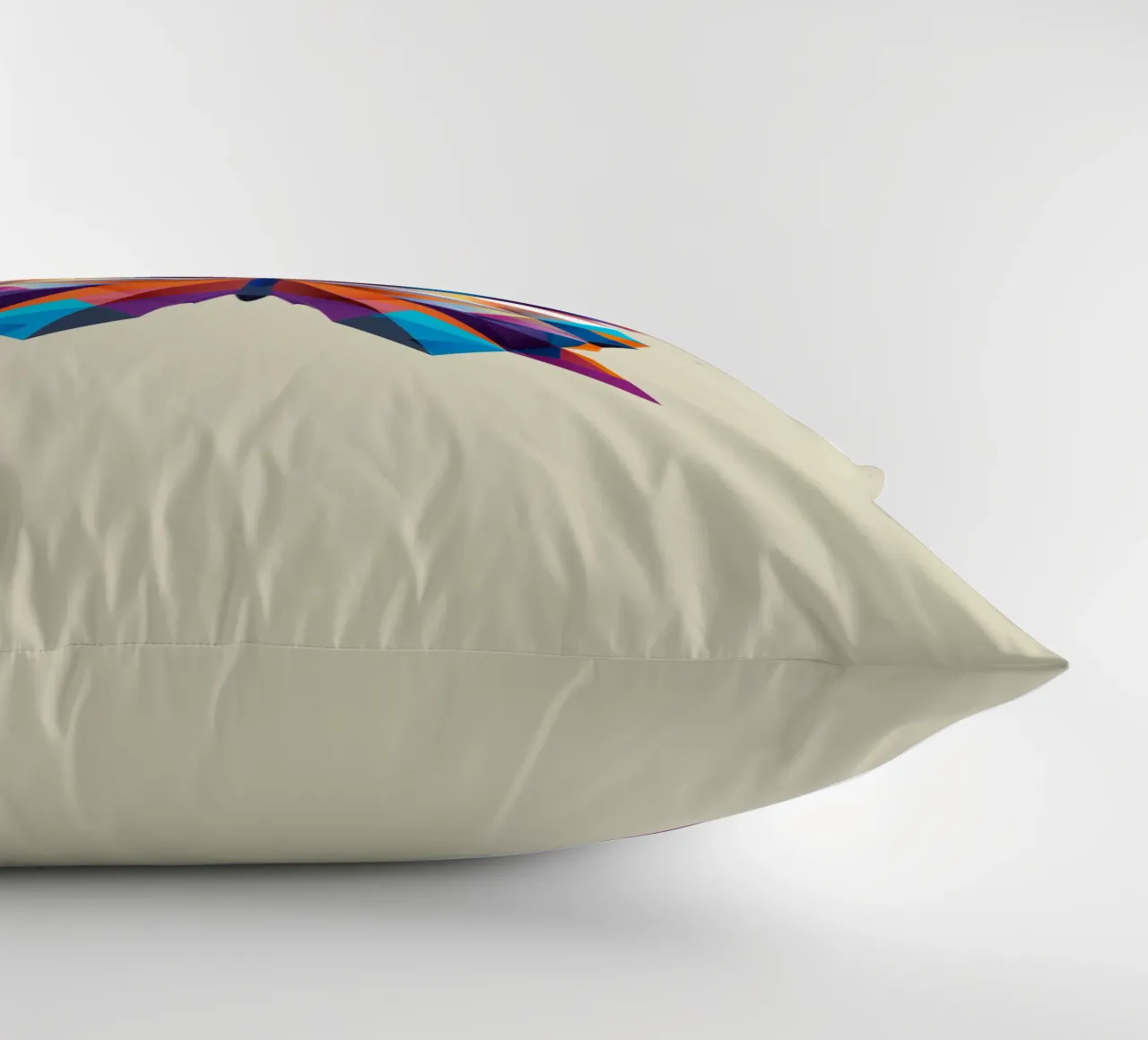 Farfalla colorata - esplosione di colori in un disegno geometrico cuscino da namosh