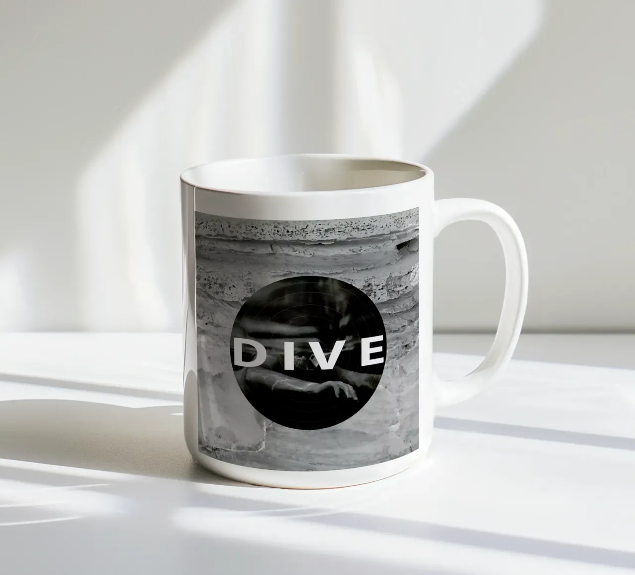 Dive tazza in ceramica da Nicolas Messaritis