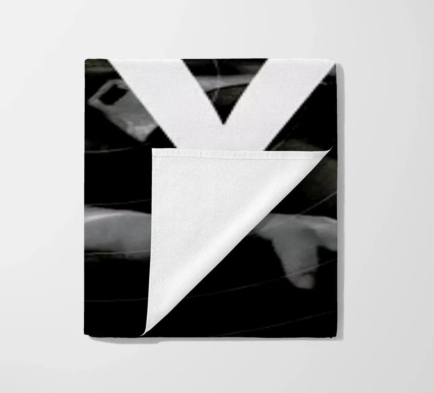 Dive beach towel by Nicolas Messaritis