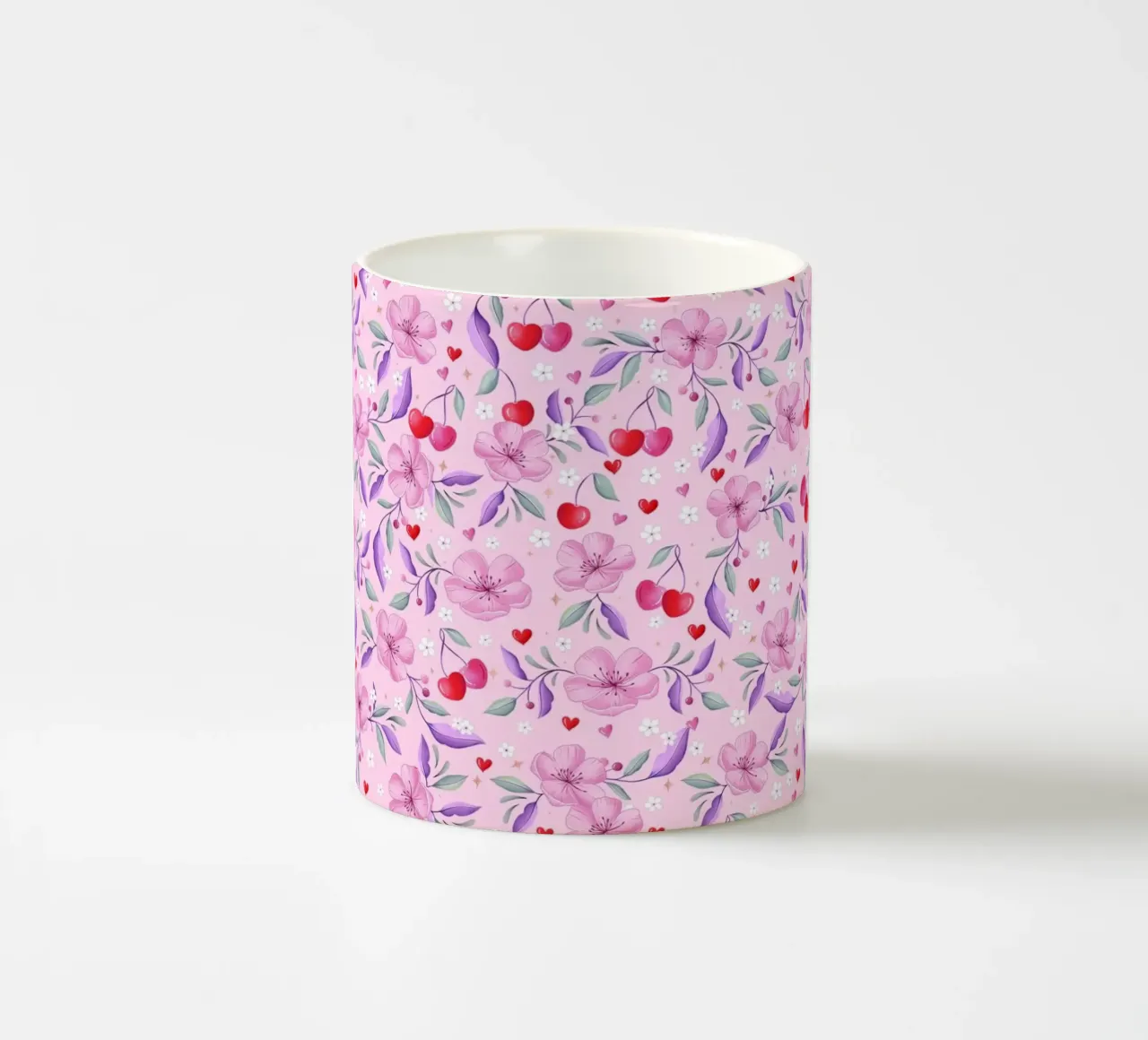 Motivo floreale di fiori di ciliegio, ciliegie e cuori. tazza in ceramica da CalliLetters