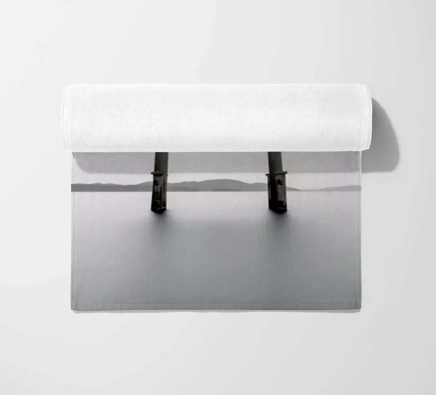 Gate Strandtuch von Nordic Creators