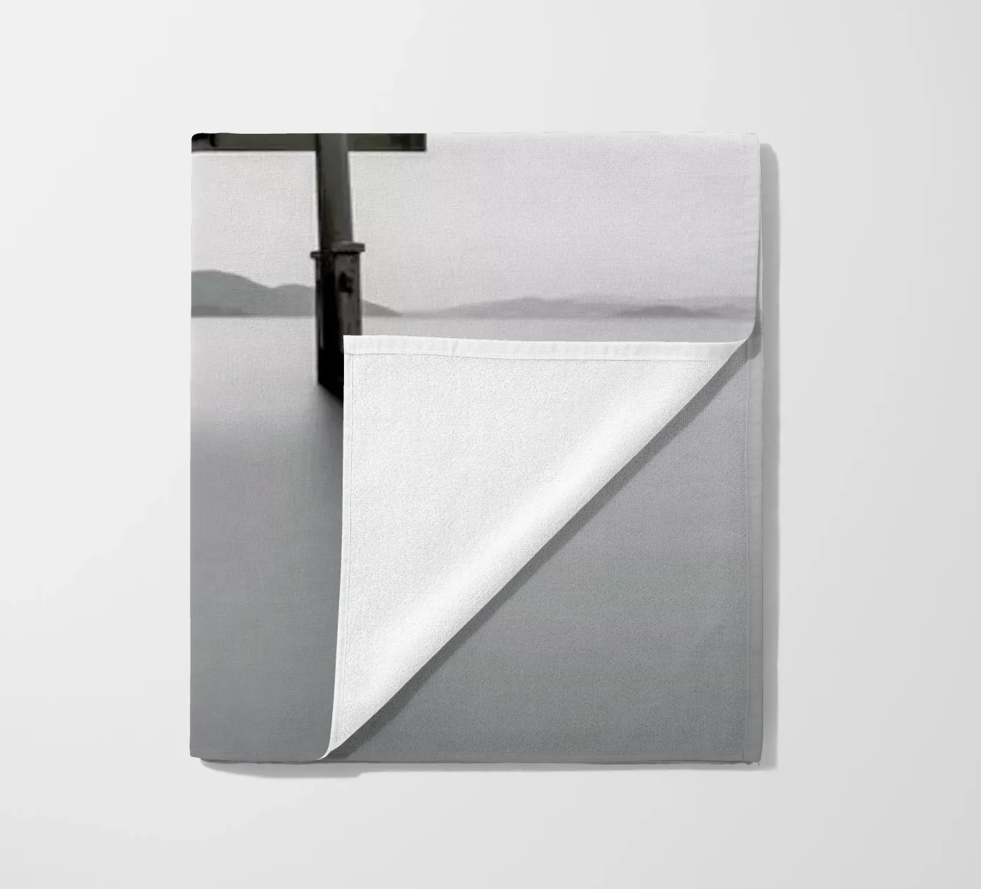 Gate Strandtuch von Nordic Creators