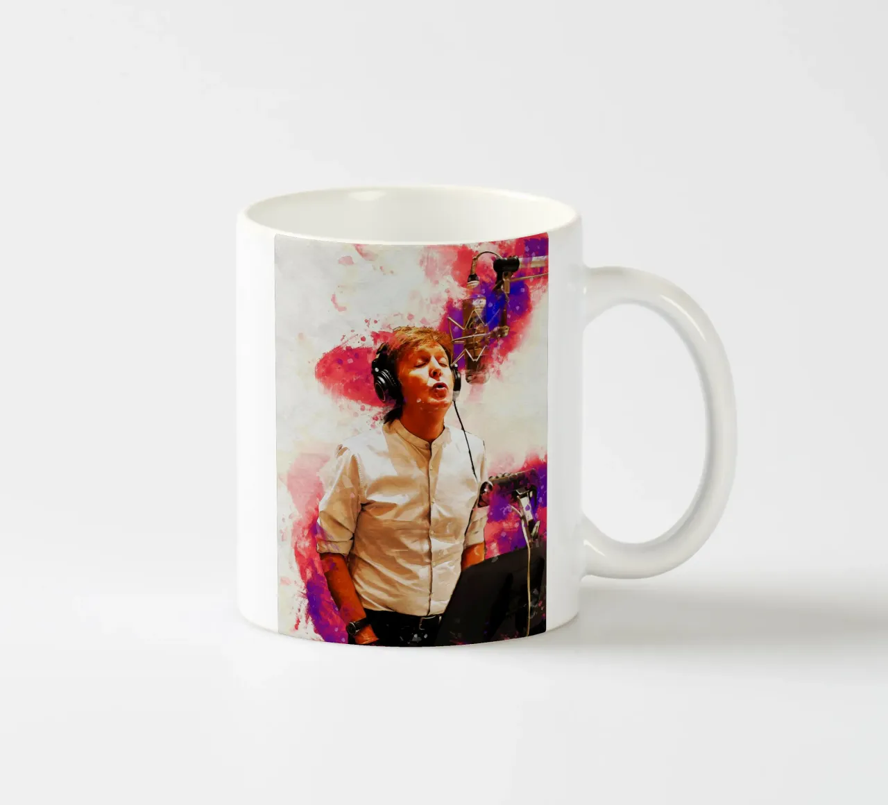 Macchia di ritratto Paul McCartney in studio tazza in ceramica da Gunawan Rb