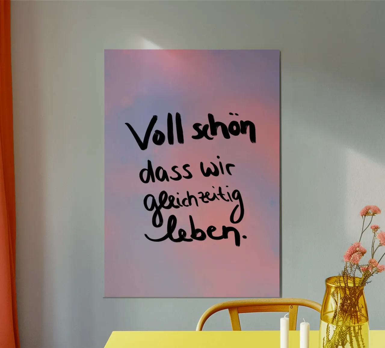 Voll schön dass wir gleichzeitig leben poster con telaio in legno da Hej Ibiza by Ute Arnold