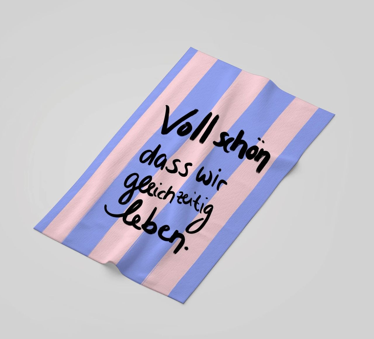 Voll schön dass wir gleichzeitig leben. serviette de plage de Hej Ibiza by Ute Arnold