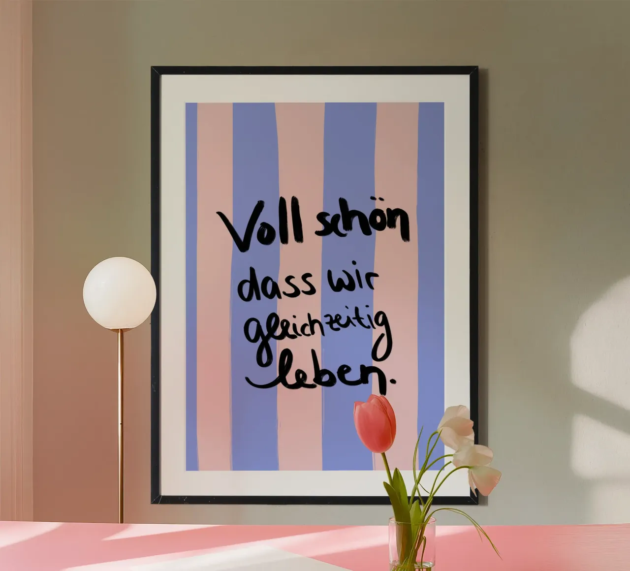 Voll schön dass wir gleichzeitig leben. Poster mit Aluminium Rahmen von Hej Ibiza by Ute Arnold