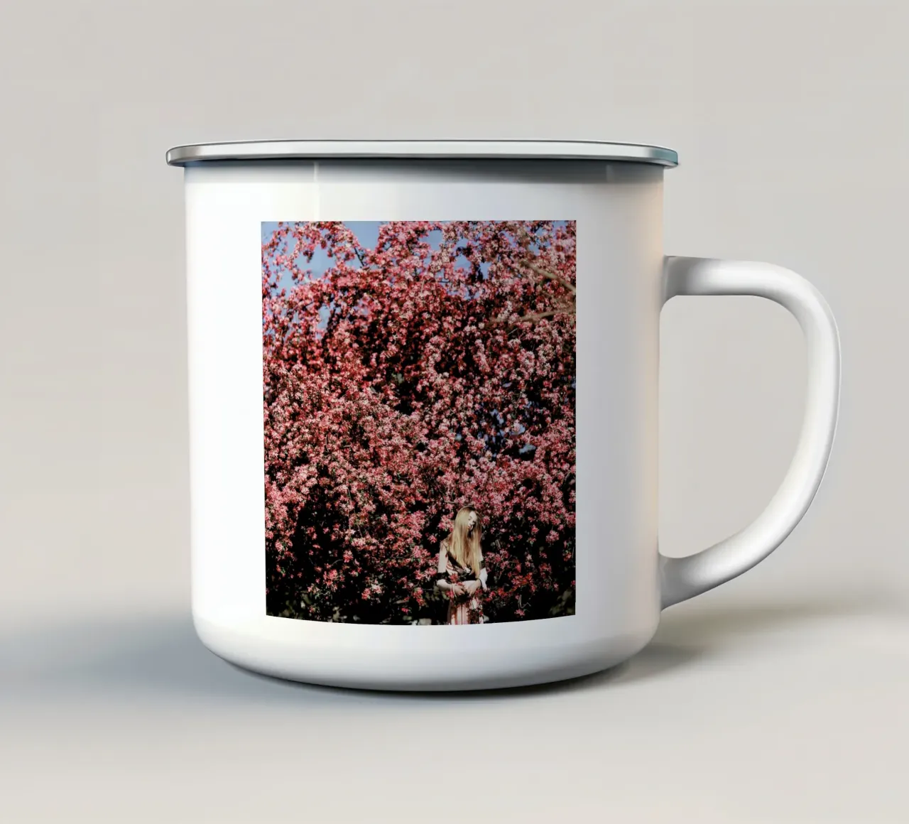 Flower Tree tazza in smalto da Jovana Rikalo