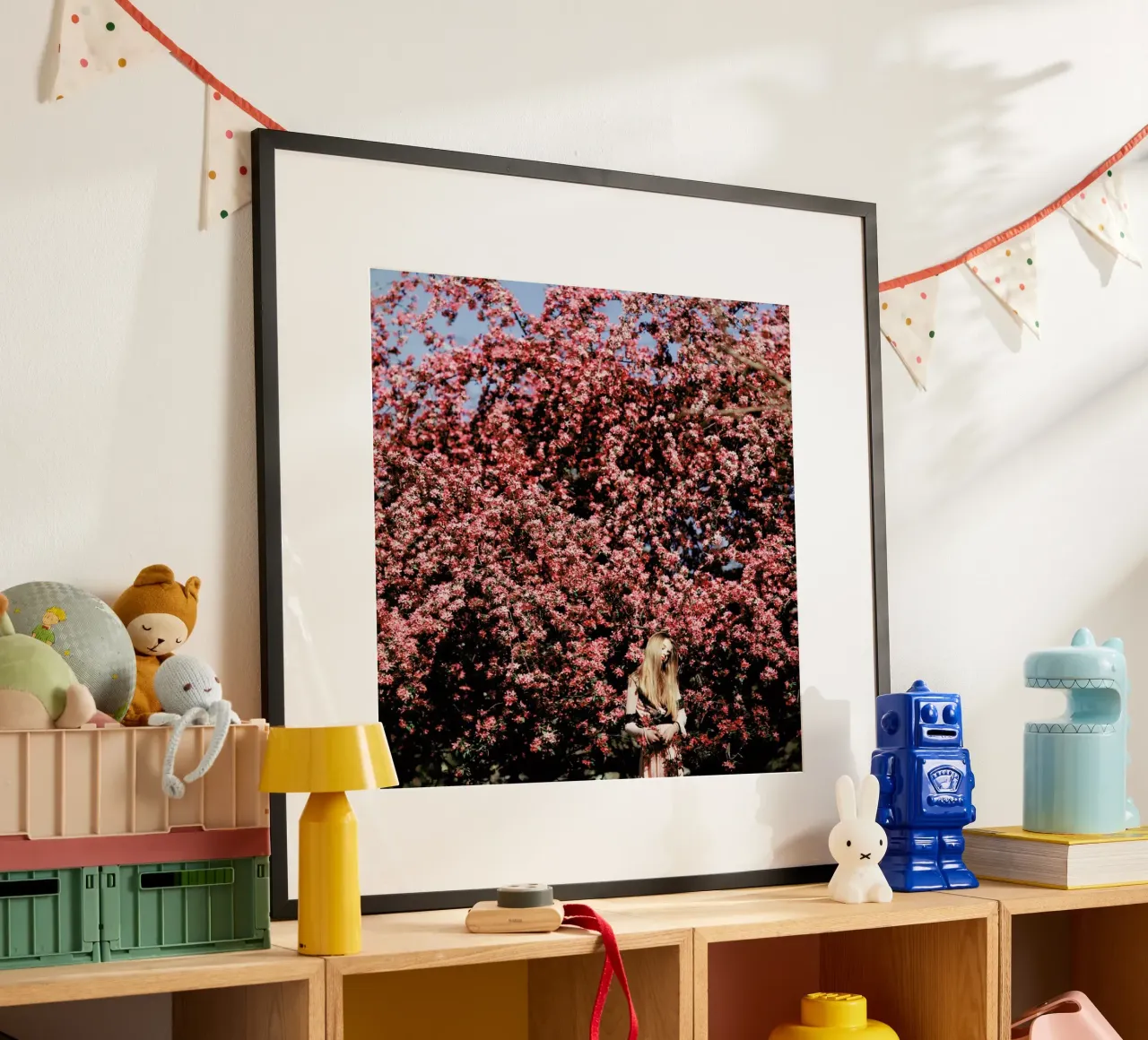 Flower Tree poster con telaio in plastica da Jovana Rikalo