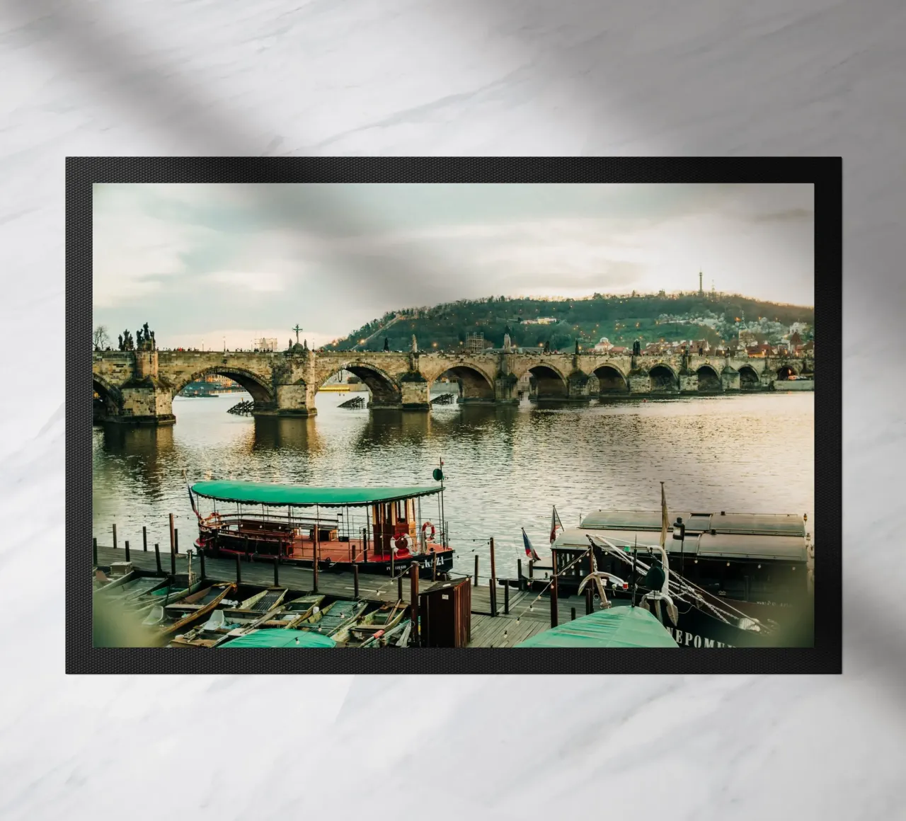 Praga, Ponte Carlo - Tramonto sul fiume Moldava zerbino da Bold and Retro