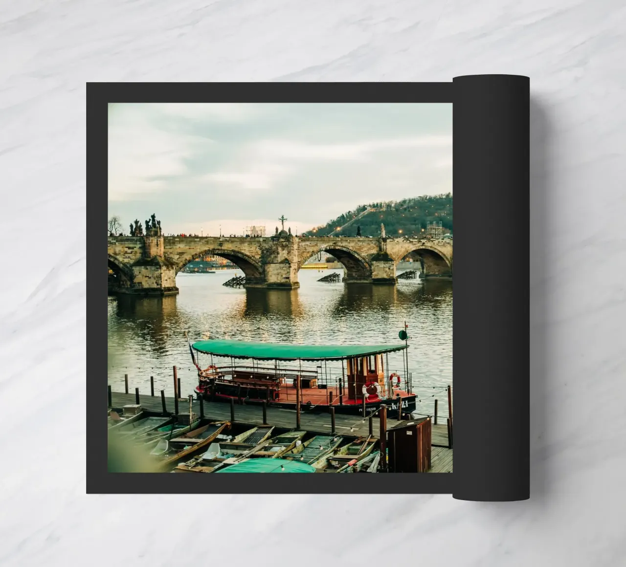 Praga, Ponte Carlo - Tramonto sul fiume Moldava zerbino da Bold and Retro